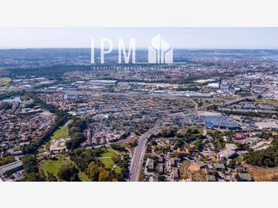 A louer local commercial 1036m² Plan de Campagne