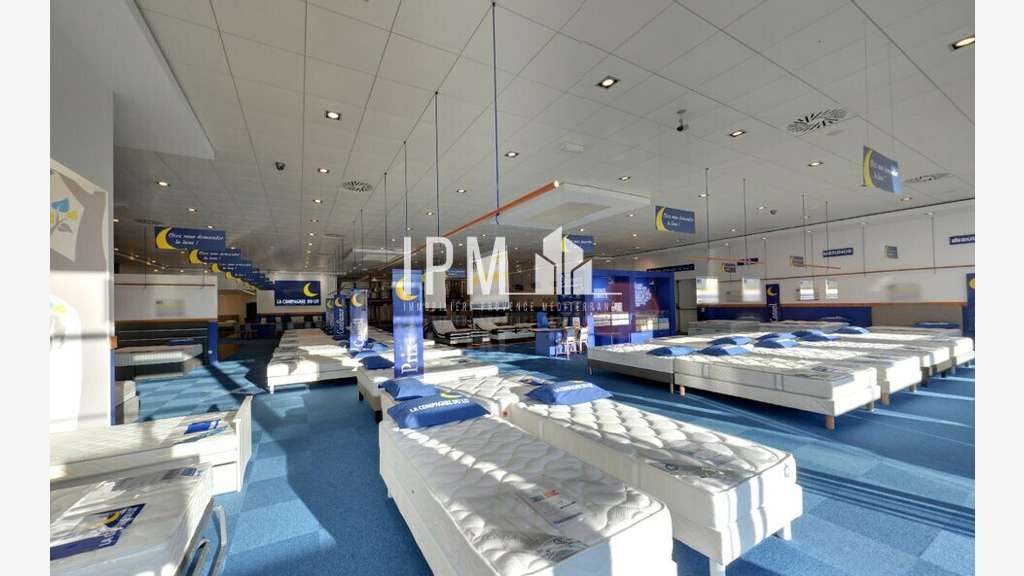 A louer local commercial 1036m²  Plan De Campagne
