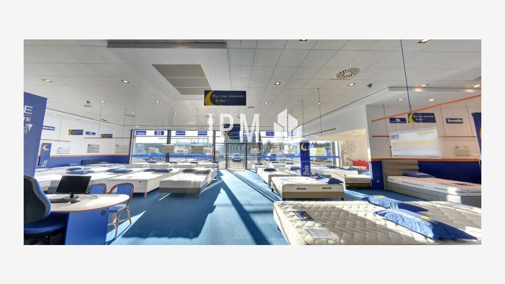 A louer local commercial 1036m²  Plan De Campagne