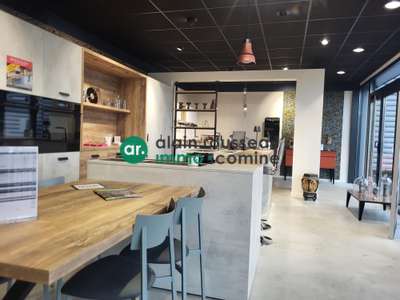 A louer local 479m² belle visibilité Angers Sud