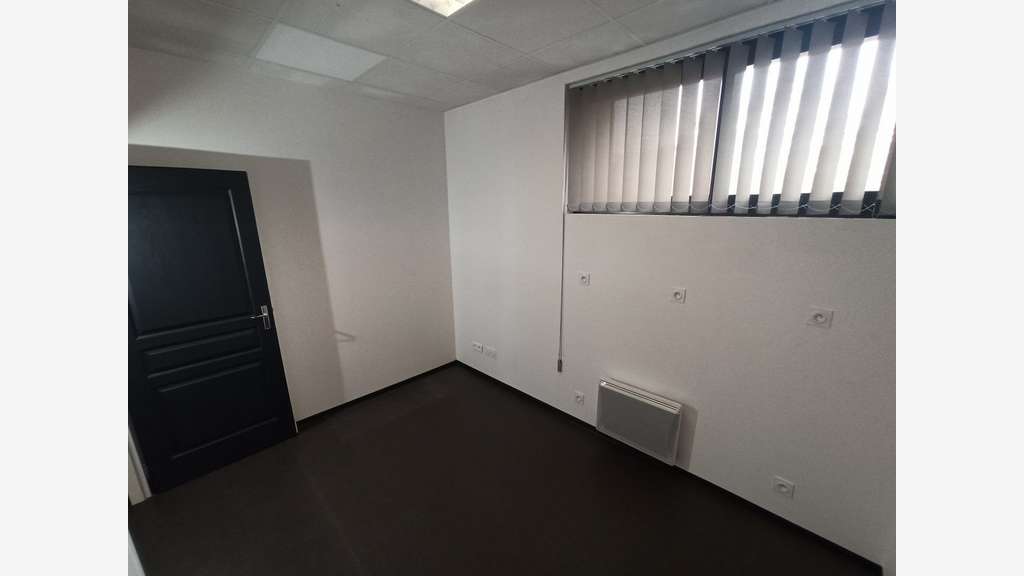 A louer locaux 468m² à Limoges Pont Guingouin