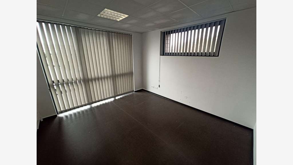 A louer locaux 468m² à Limoges Pont Guingouin