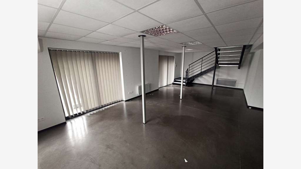 A louer locaux 468m² à Limoges Pont Guingouin