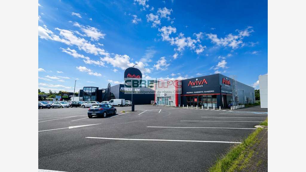 A louer local commercial 300m² ZAC du Mail à Lons