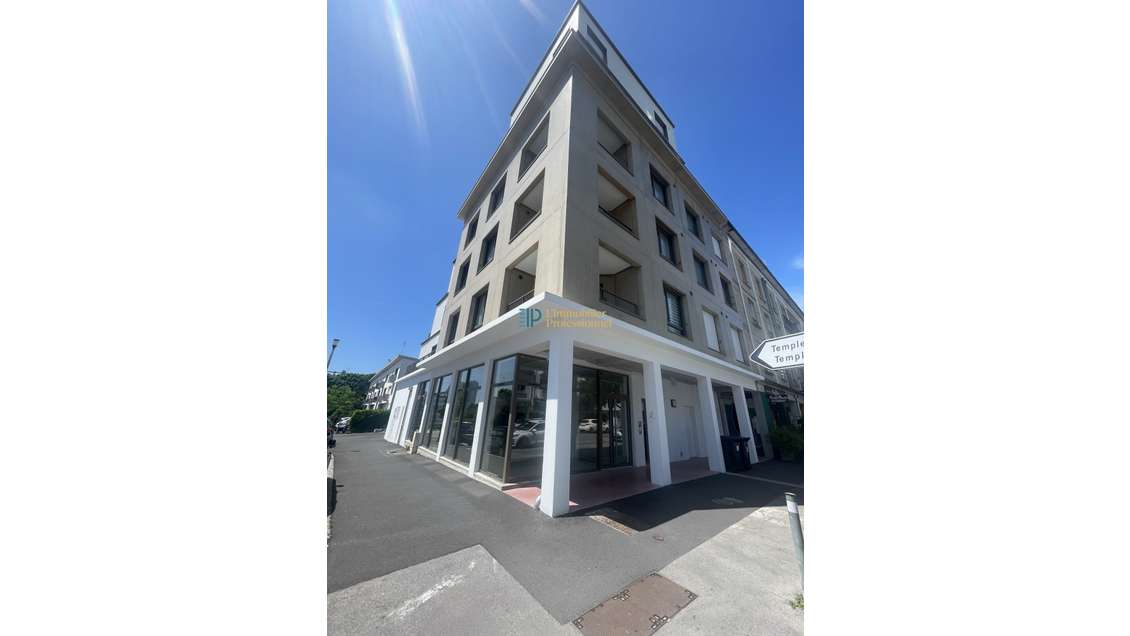 A louer local haut de gamme 84m² à Lorient