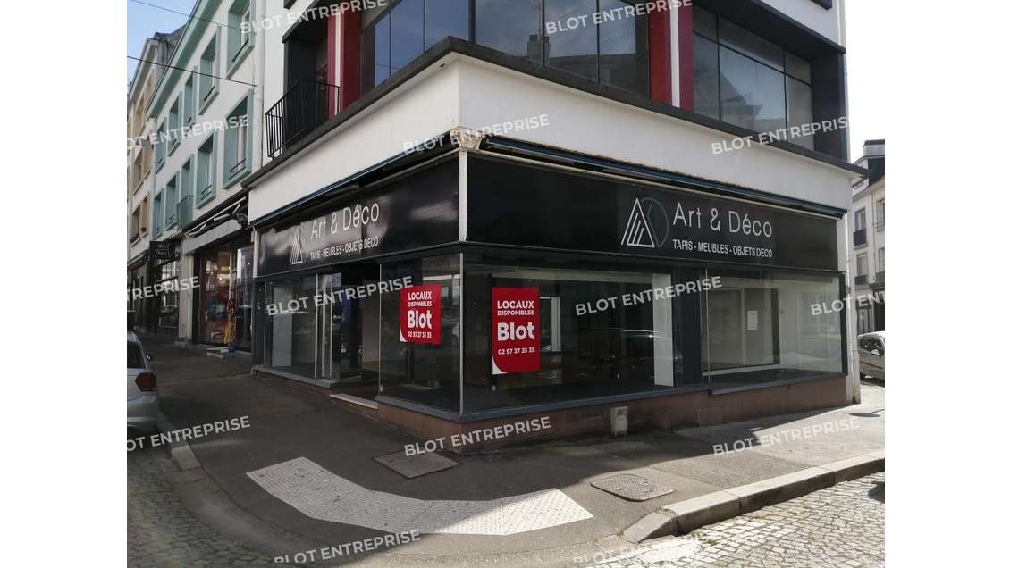 A louer local 75m² belle vitrine d'angle à Lorient