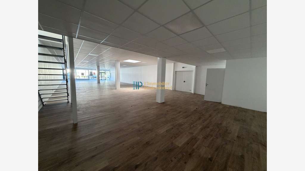 A louer local commercial 450m² à Lorient ZAC Nord