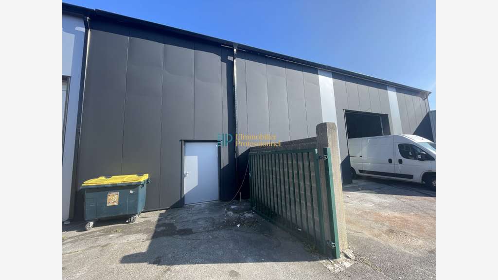 A louer local commercial 450m² à Lorient ZAC Nord
