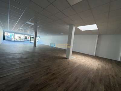A louer local commercial 450m² à Lorient ZAC Nord