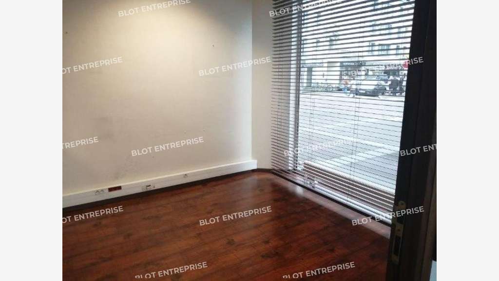 A louer local commercial 140m² axe passant Lorient