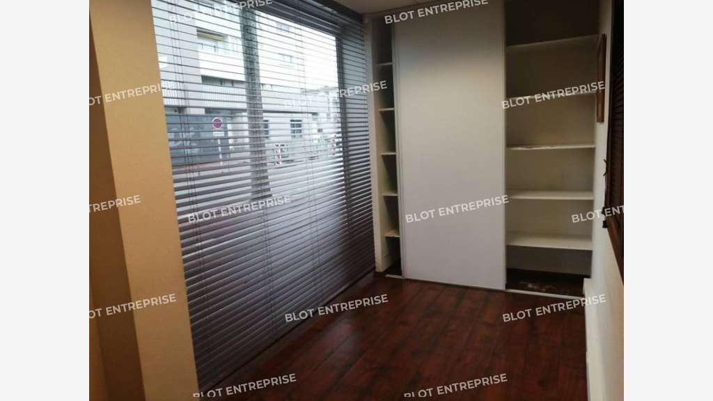 A louer local commercial 140m² axe passant Lorient