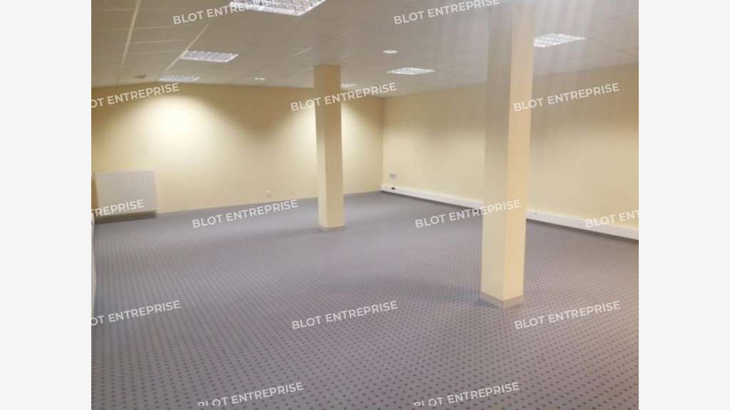 A louer local commercial 140m² axe passant Lorient