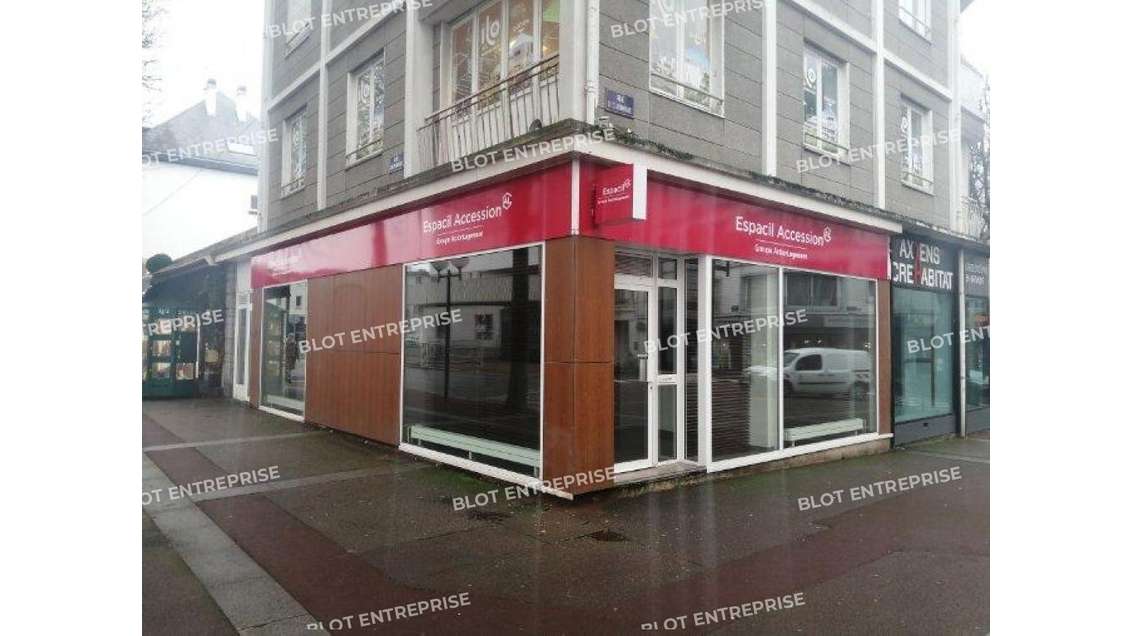 A louer local commercial 140m² axe passant Lorient