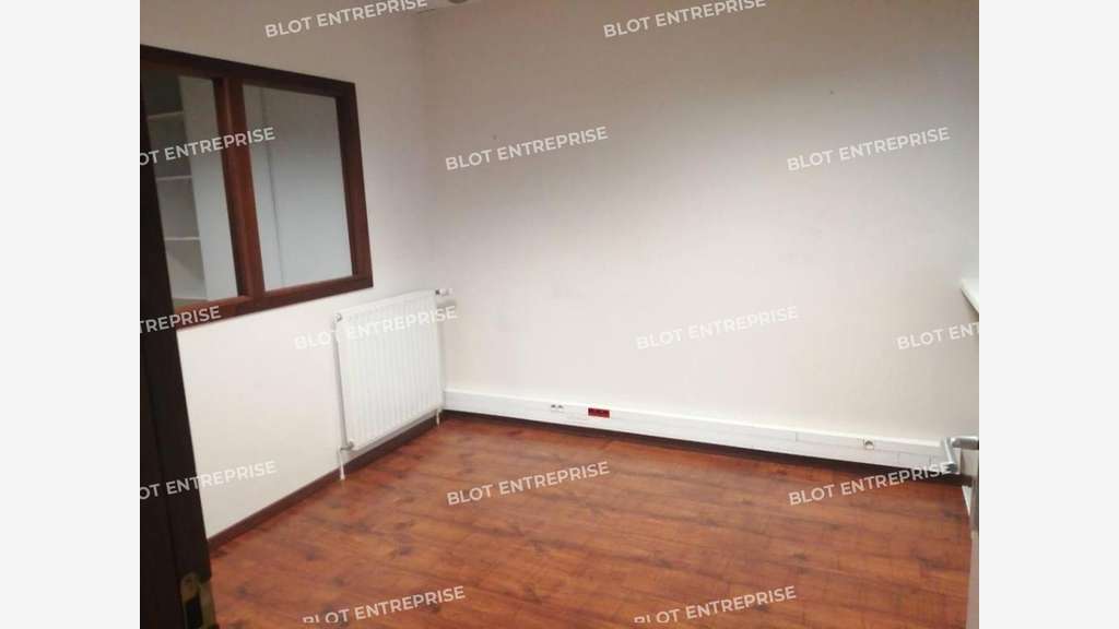 A louer local commercial 140m² axe passant Lorient