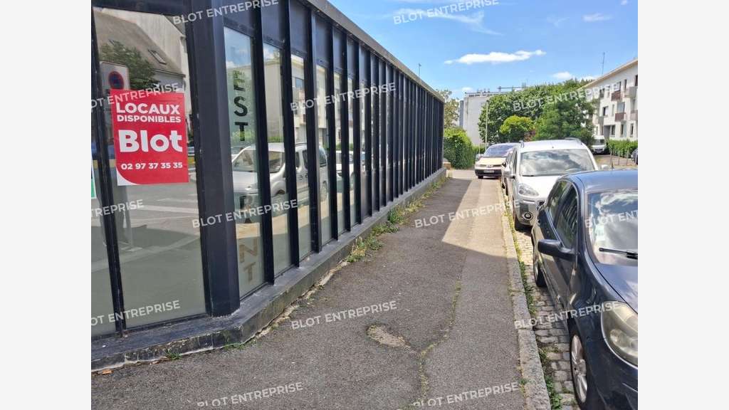 A louer local commercial 337m² proche gare Lorient