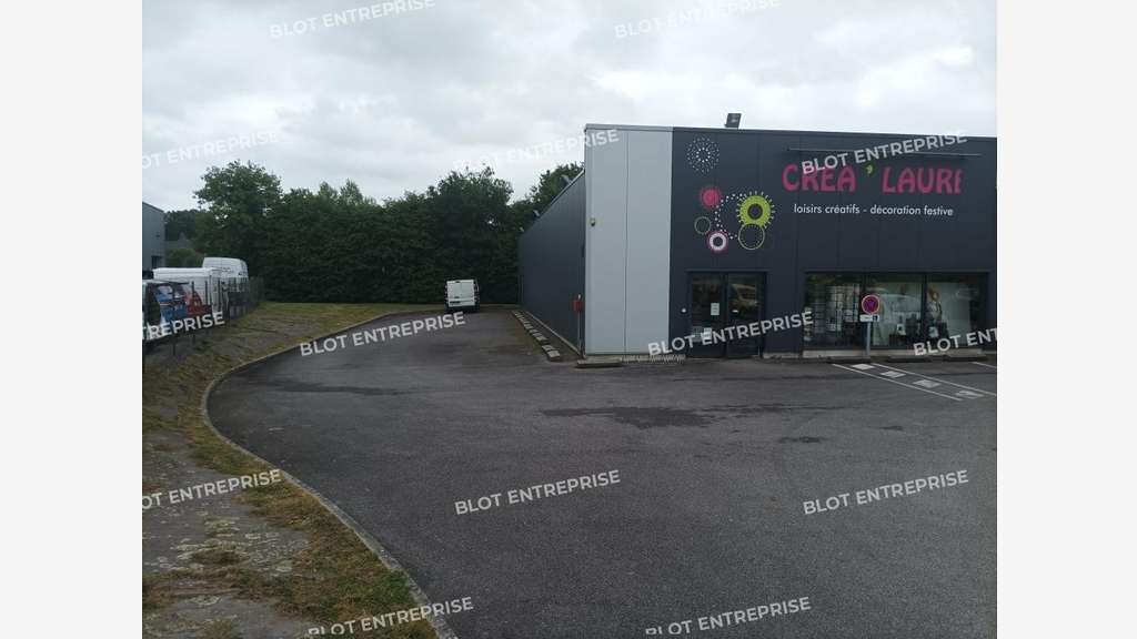 A louer local commercial 640m² à Loudéac