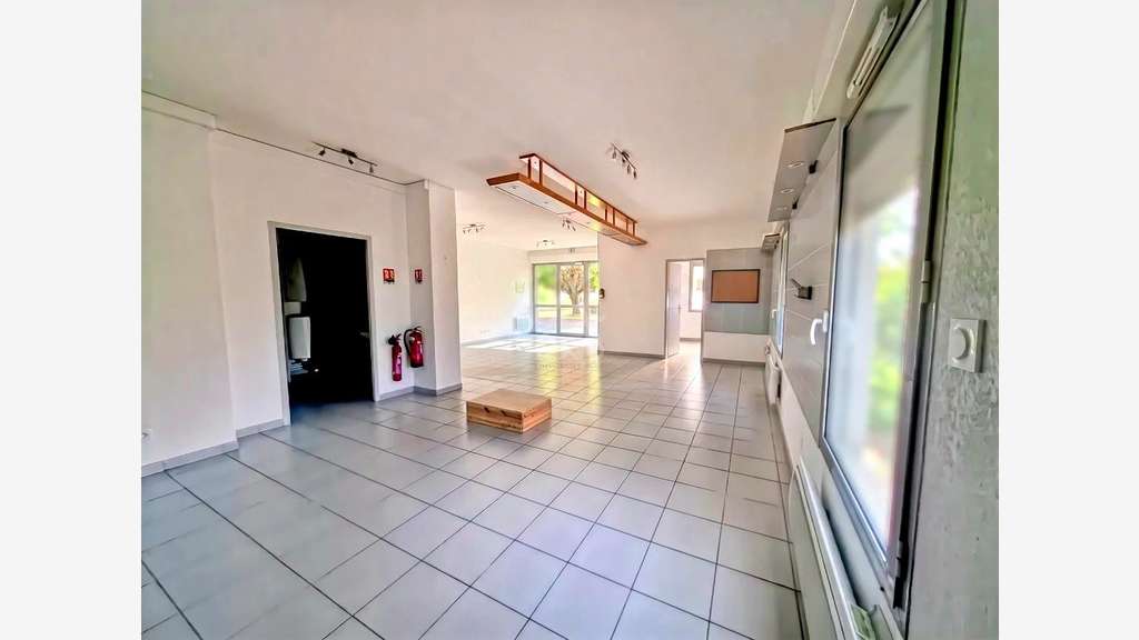 A louer local commercial 98m² à Lourdes centre