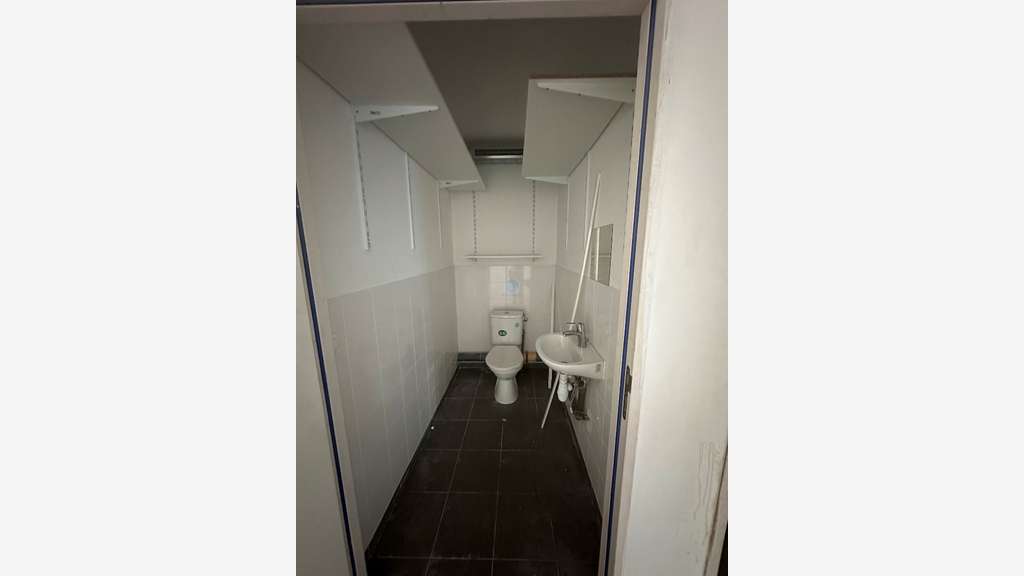 A louer local commercial 588m² à Lucé