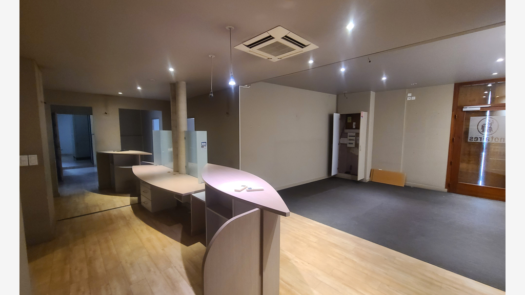 A louer bureaux 227m² à Lunel centre