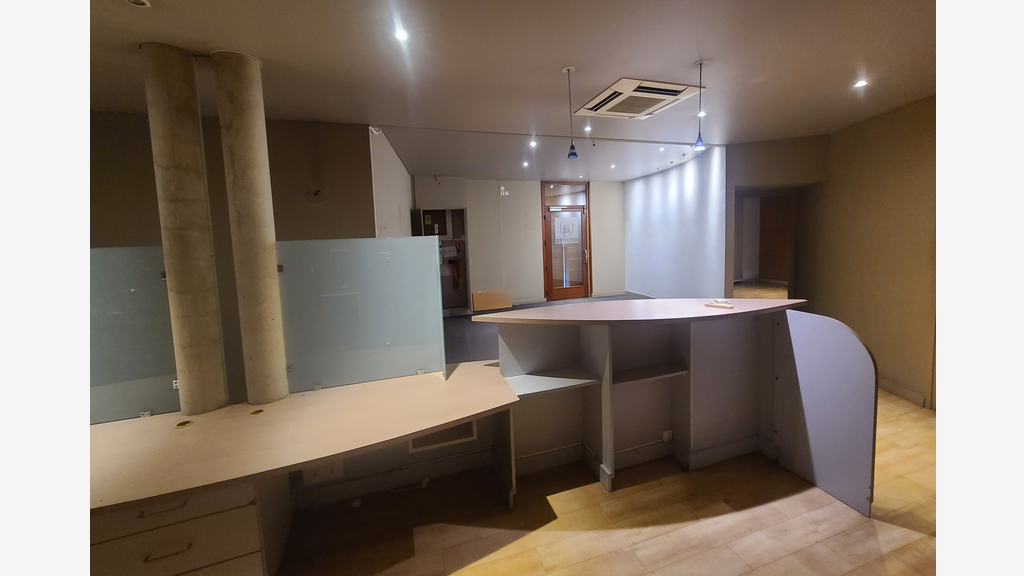 A louer bureaux 227m² à Lunel centre
