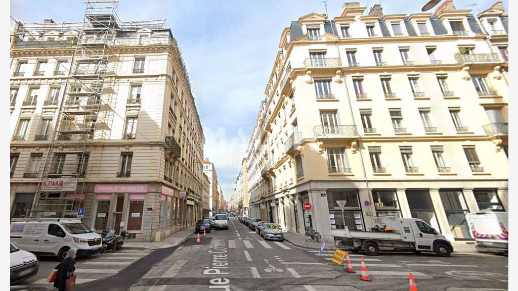 Local à louer 130m² vitrine sur rue à Lyon 6e