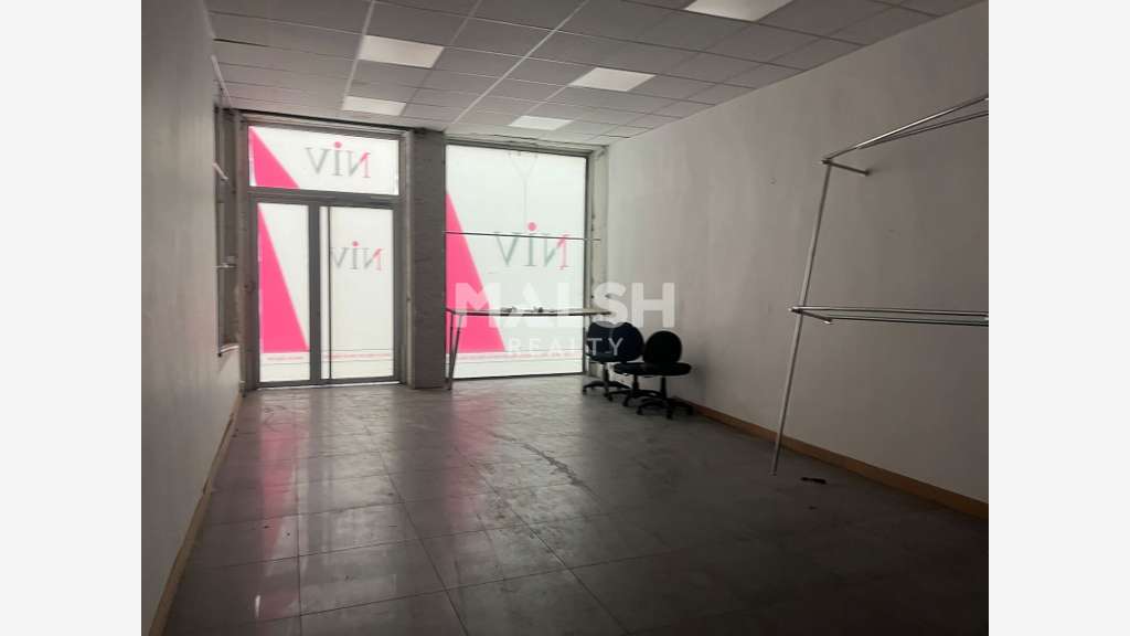 Local à louer 130m² vitrine sur rue à Lyon 6e