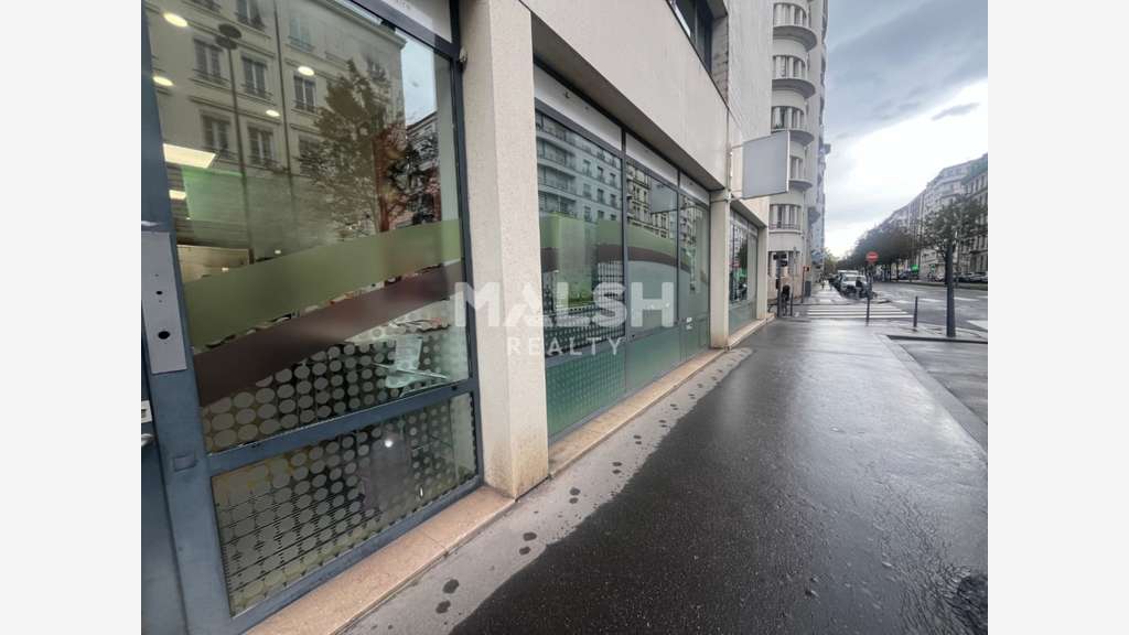A louer local commerce 178m² rue Duquesne Lyon 6e