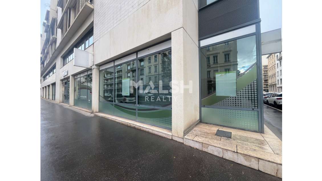 A louer local commerce 178m² rue Duquesne Lyon 6e