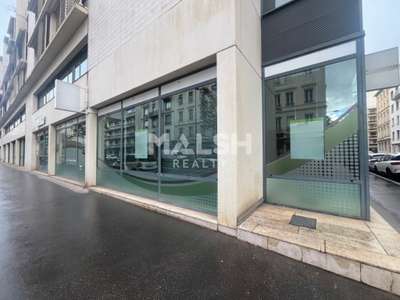A louer local commerce 178m² rue Duquesne Lyon 6e