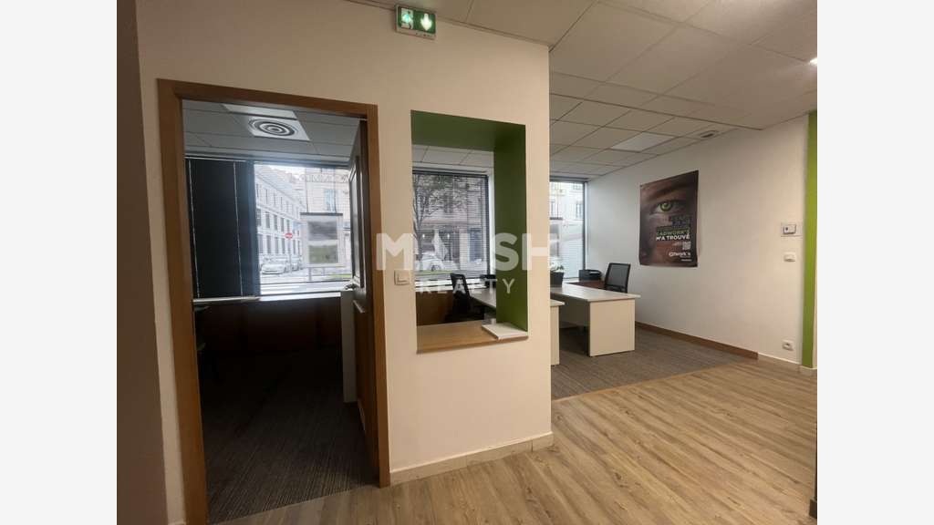 A louer local commerce 178m² rue Duquesne Lyon 6e