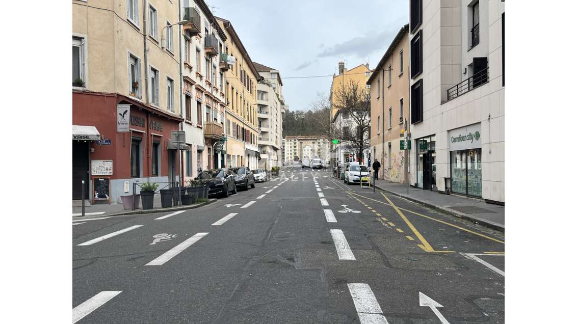 A louer local commercial de 131m² à Lyon 9 Vaise