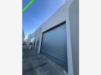 A louer local 312 m² empl N°1 Cannes Les Tourrades