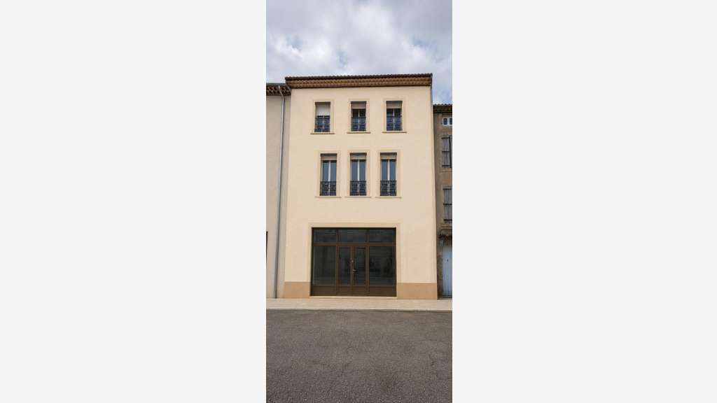 Local commercial 145m² à louer à Maraussan centre