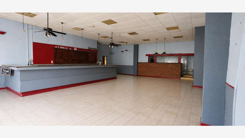 Local commercial 145m² à louer à Maraussan centre
