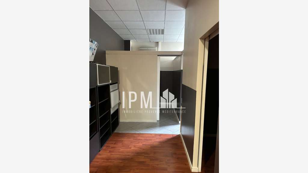 A louer local commercial de 105m² Marseille 13011