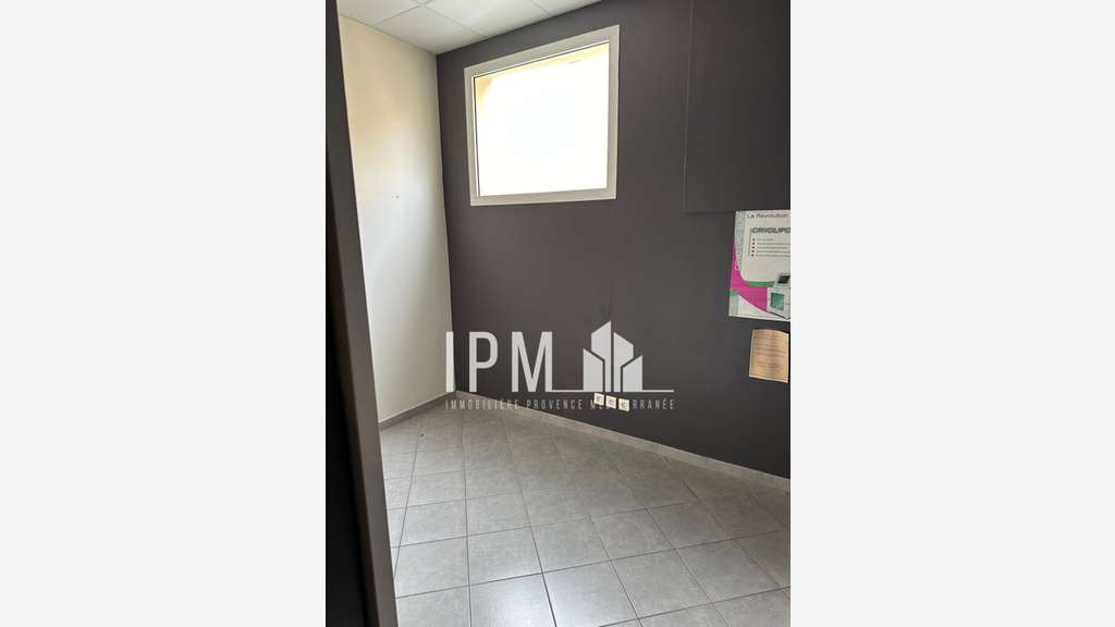 A louer local commercial de 105m² Marseille 13011