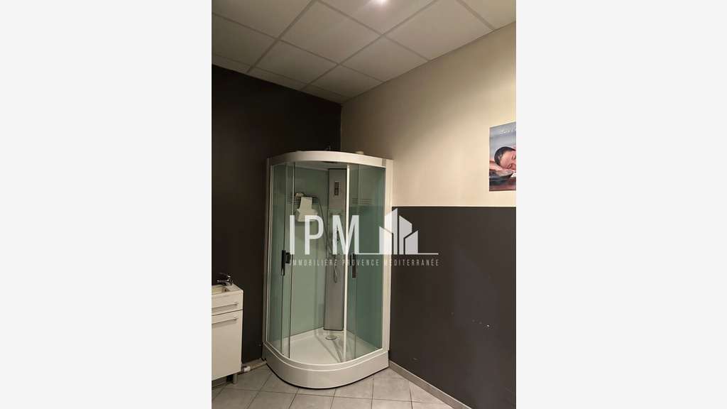 A louer local commercial de 105m² Marseille 13011