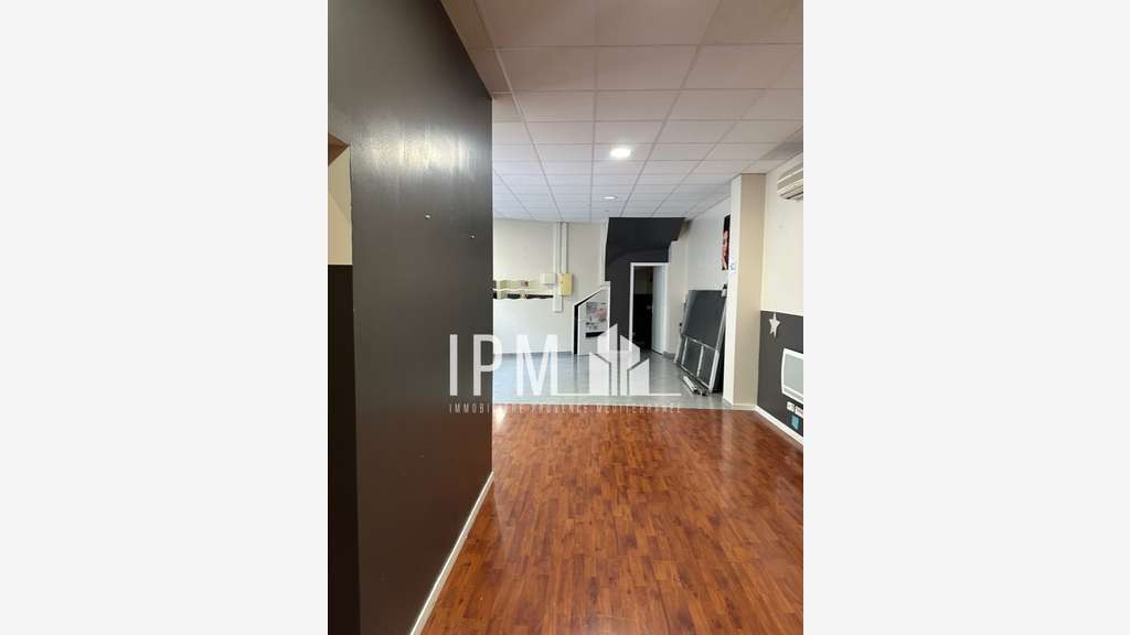 A louer local commercial de 105m² Marseille 13011
