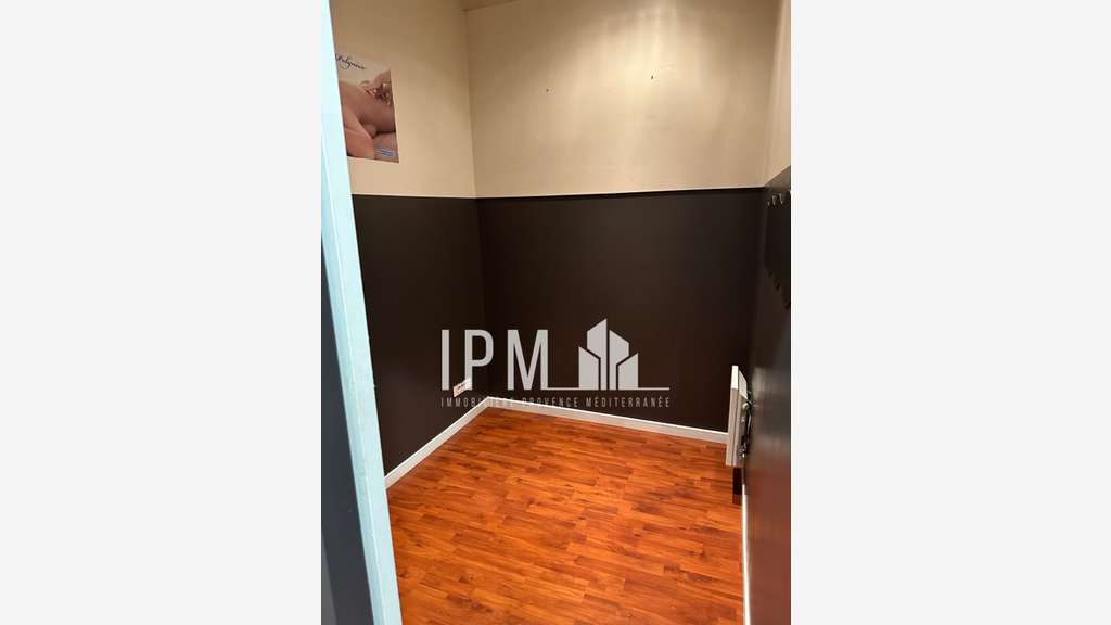 A louer local commercial de 105m² Marseille 13011