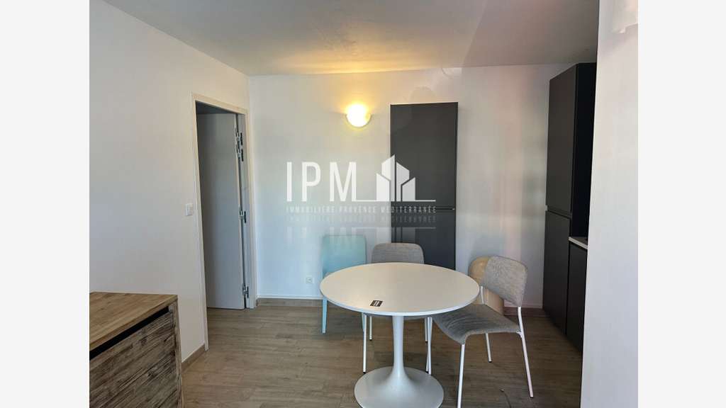 A louer local commercial 35m² à Marseille 13eme