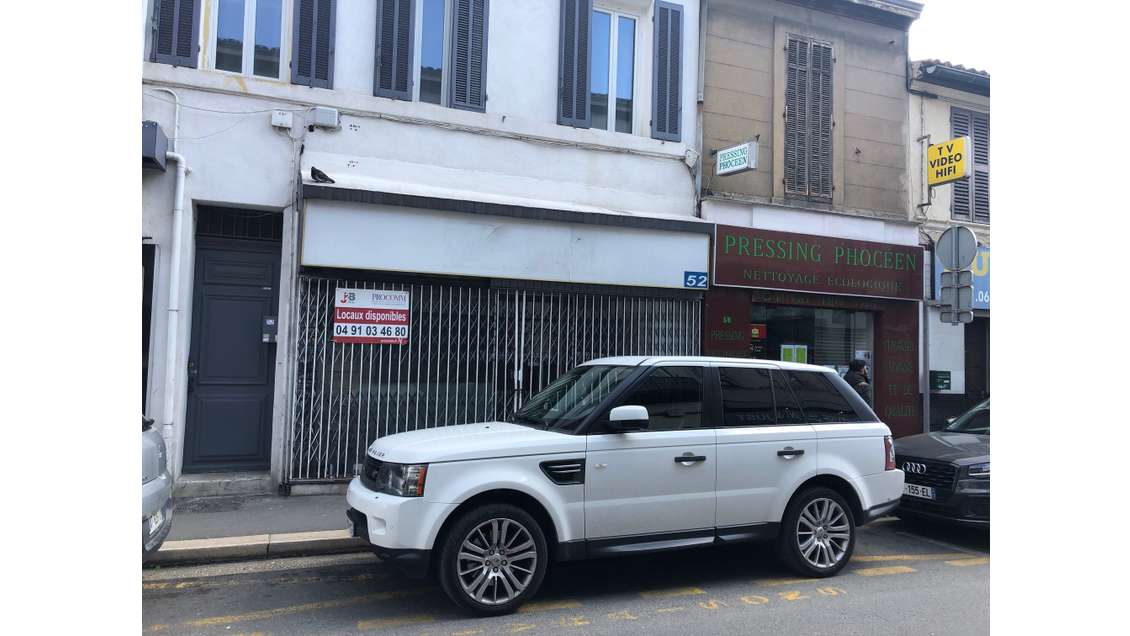 A louer local commercial Rue Alphonse Daudet 13013
