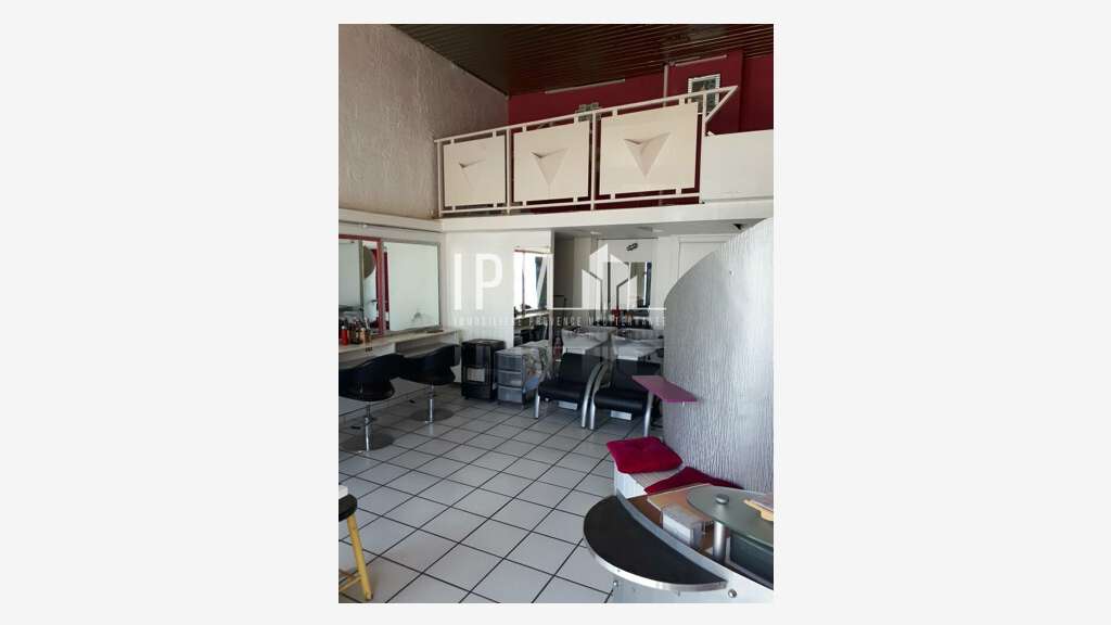 A louer local salon coiffure 41m²  13014 Marseille