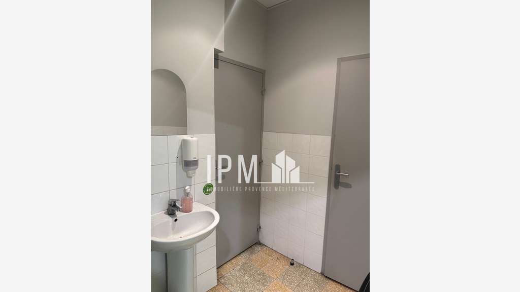 A louer local commercial de 150m² Marseille 13001