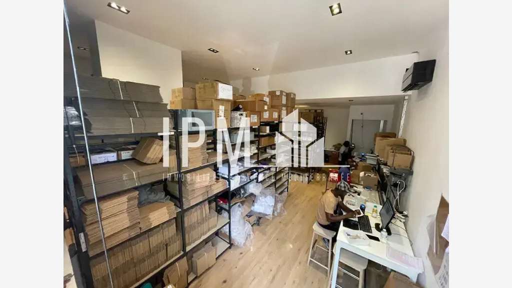 A louer local commercial 80m² Joliette 13003