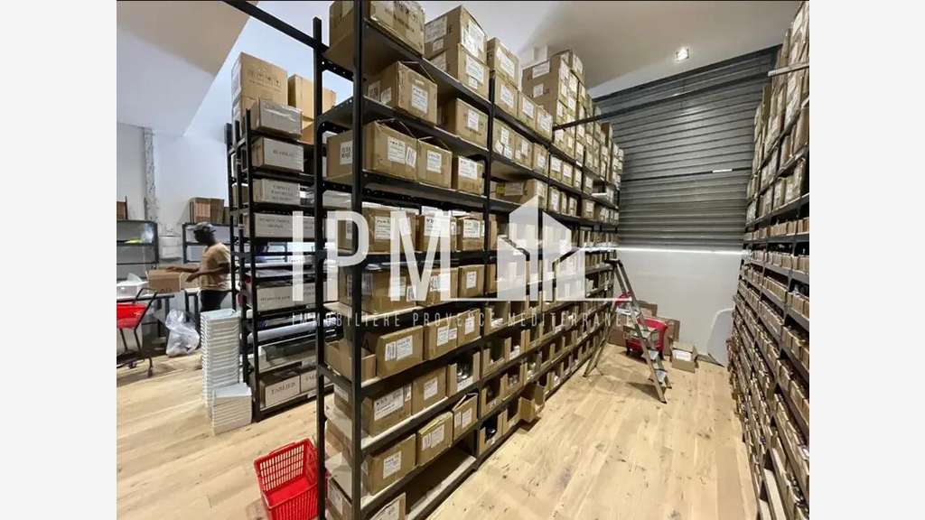 A louer local commercial 80m² Joliette 13003