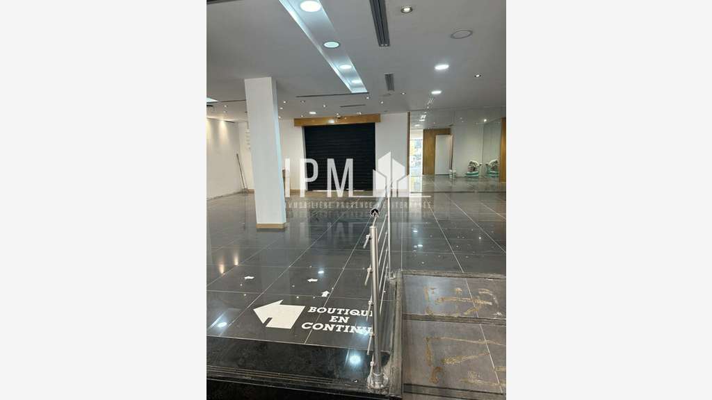 A louer local commercial 300m² rue de Rome 13006