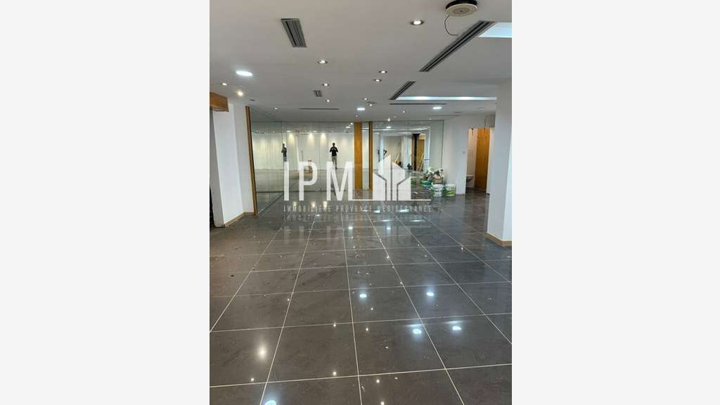 A louer local commercial 300m² rue de Rome 13006