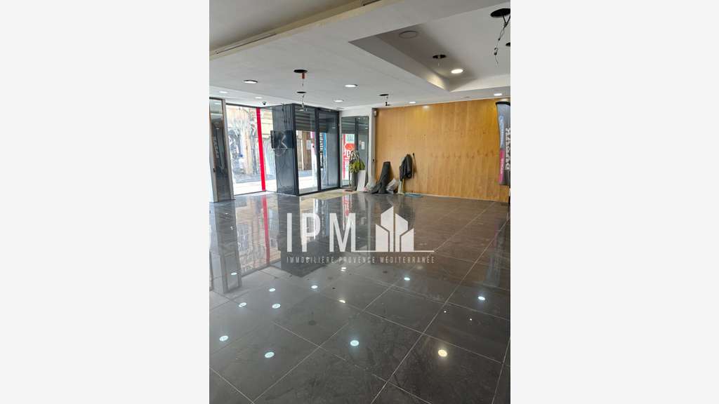 A louer local commercial 300m² rue de Rome 13006