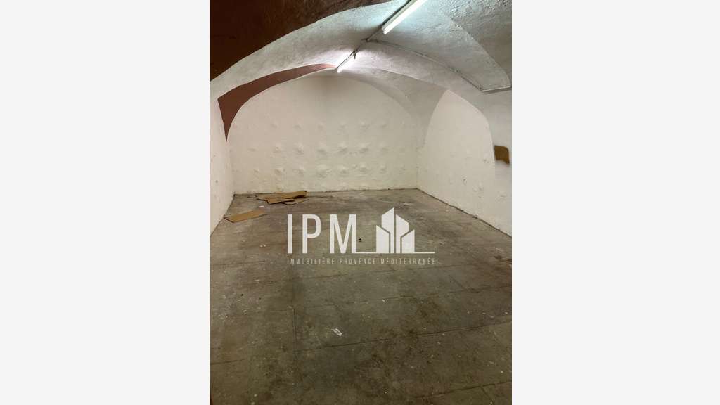 A louer local commercial 300m² rue de Rome 13006