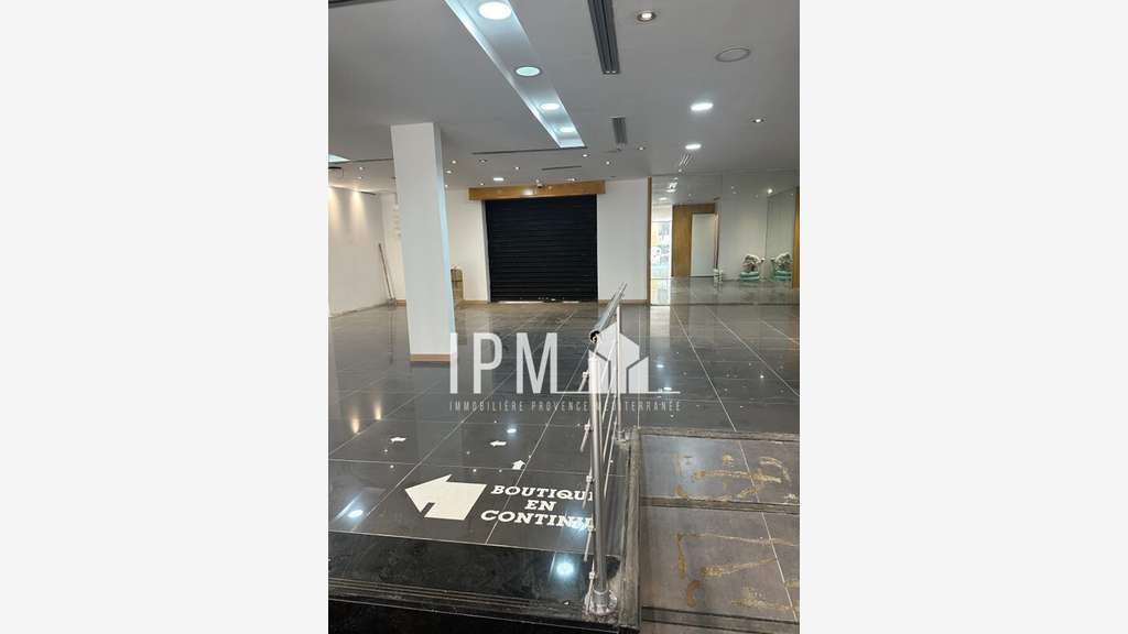 A louer local commercial 300m² rue de Rome 13006